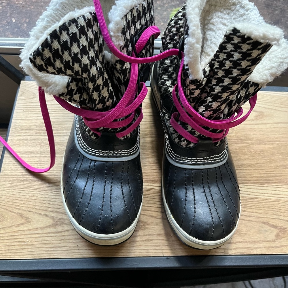 Sorel White Fleece-Lined Boots